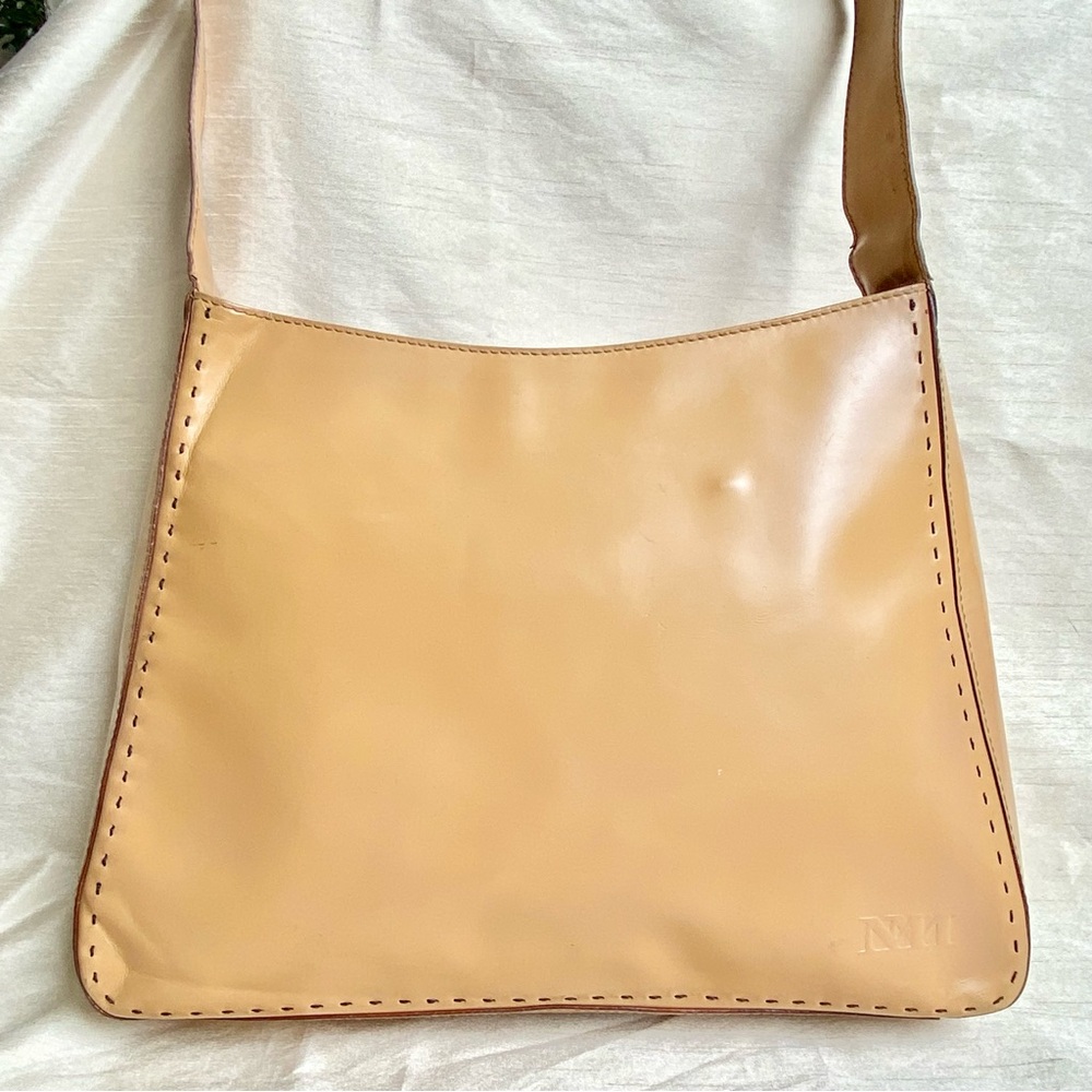MaxMara Vintage Tan Shoulder Bag with Timeless Classic design sturdy